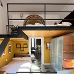Stylish Duplex On Two Levels 15 Mins From Duomo