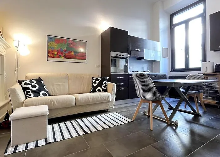 Stylish Duplex On Two Levels 15 Mins From Duomo