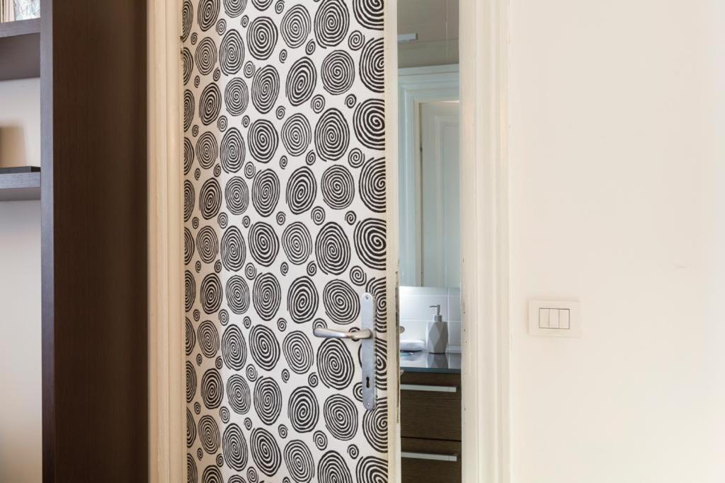 Stylish Duplex On Two Levels 15 Mins From Duomo Milan