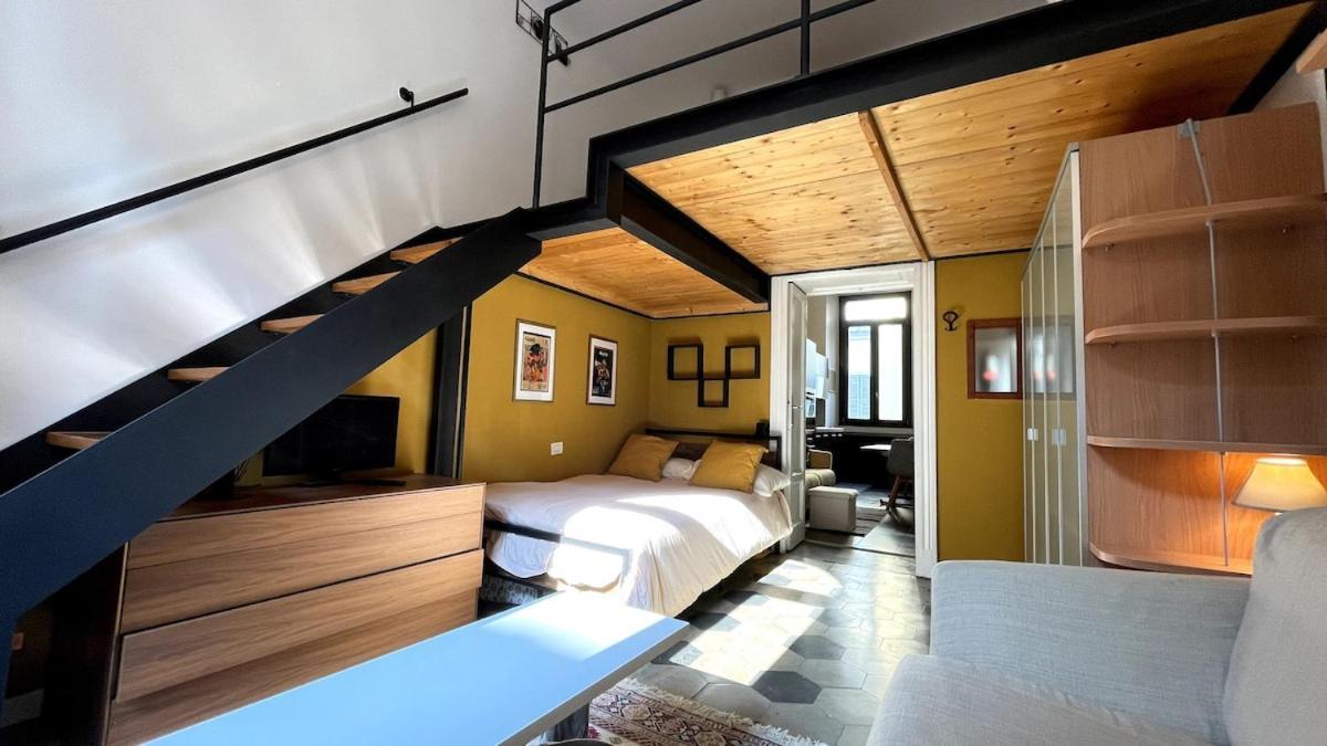Stylish Duplex On Two Levels 15 Mins From Duomo Apartment
